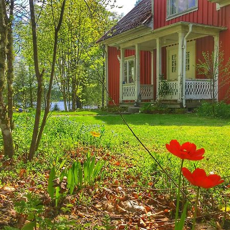 Viktors Affaershus Bed & Breakfast Atran Exterior foto