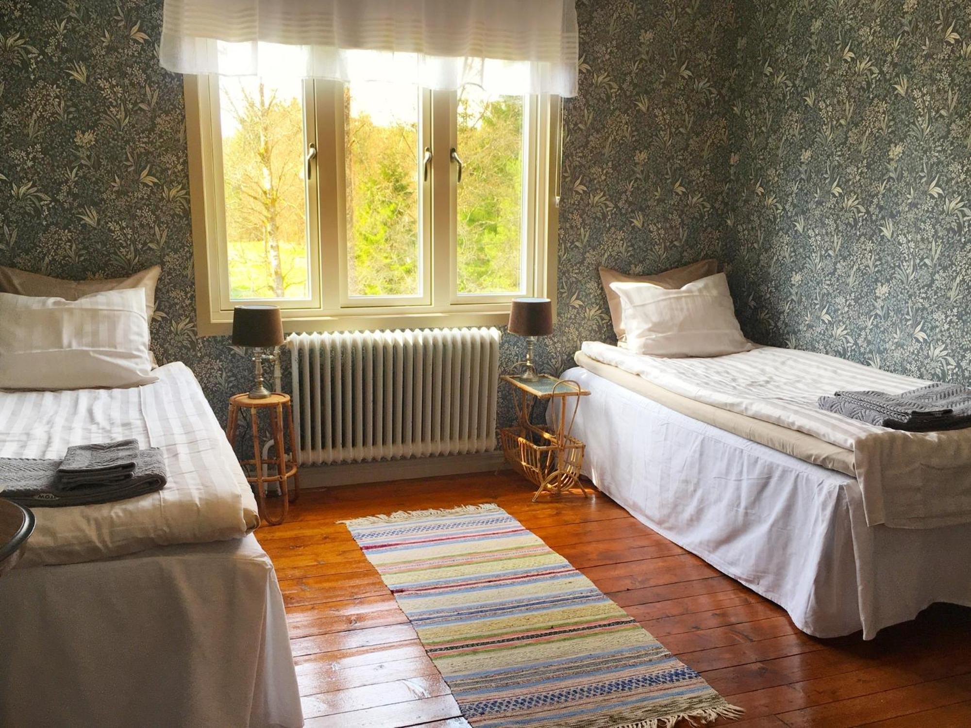 Viktors Affaershus Bed & Breakfast Atran Exterior foto