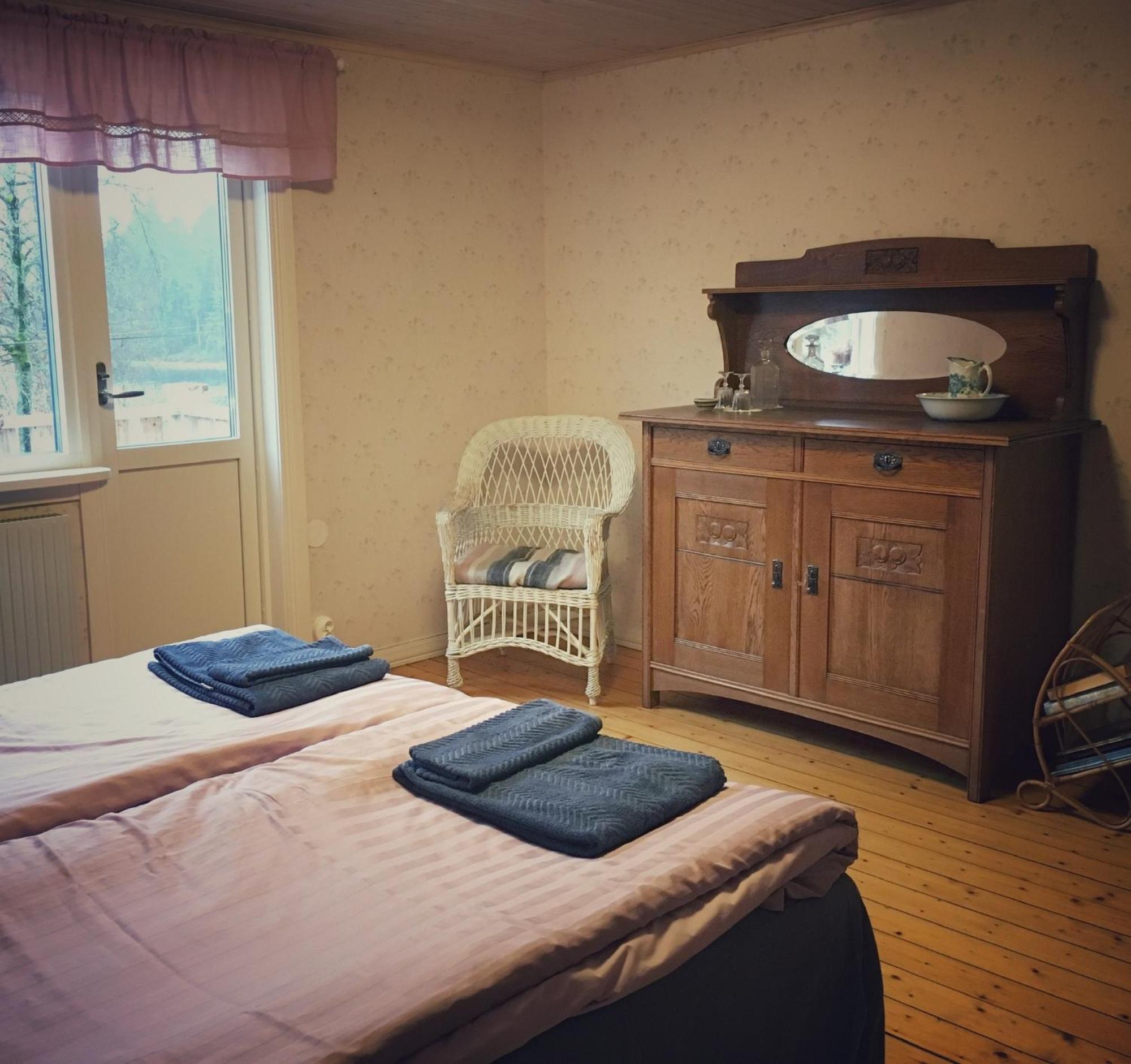 Viktors Affaershus Bed & Breakfast Atran Exterior foto