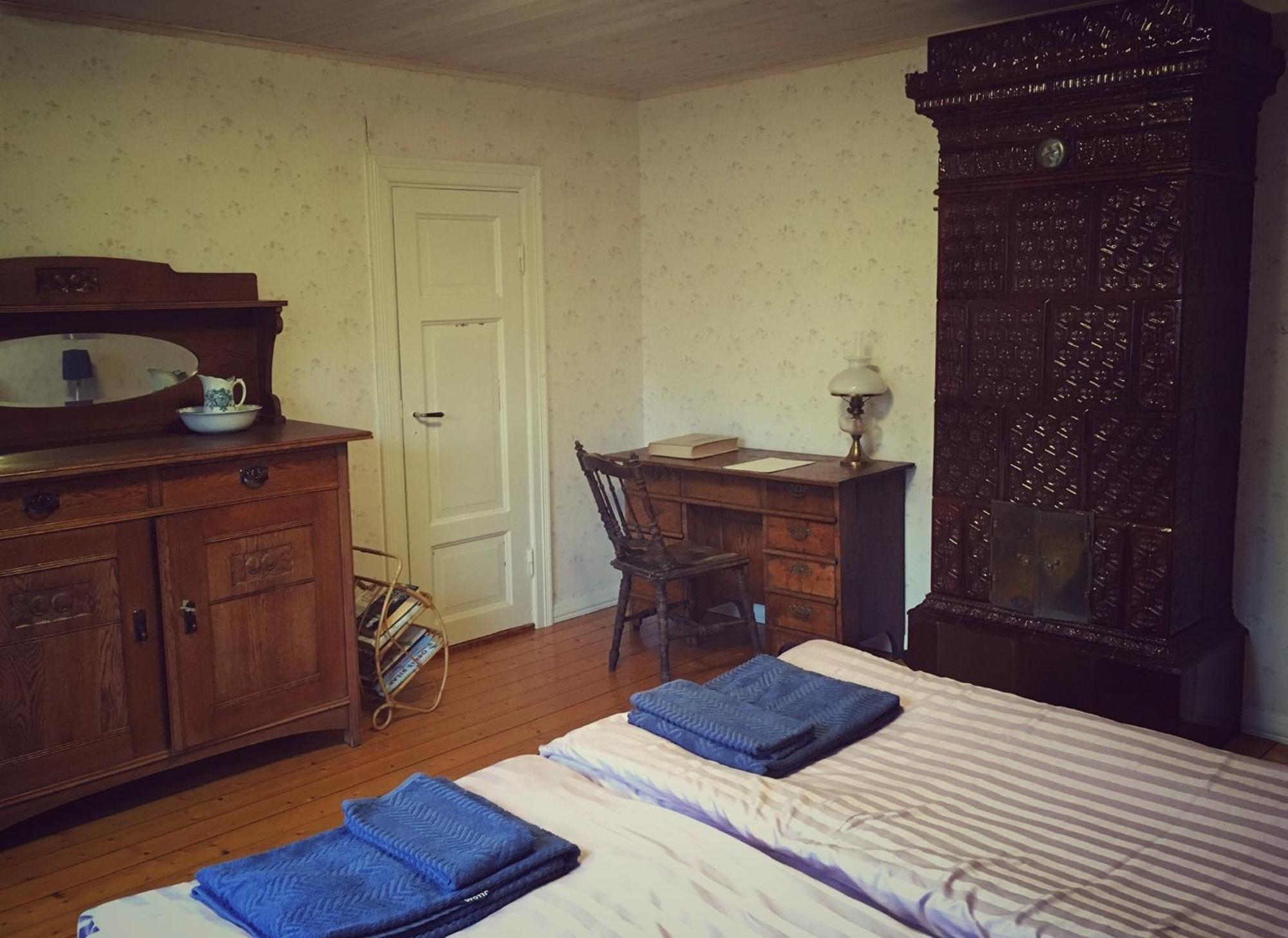 Viktors Affaershus Bed & Breakfast Atran Exterior foto
