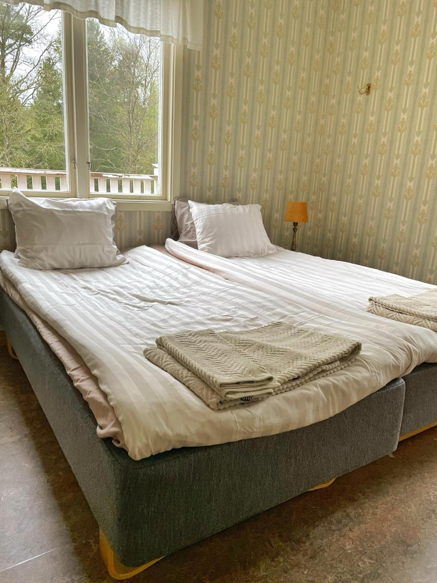 Viktors Affaershus Bed & Breakfast Atran Exterior foto